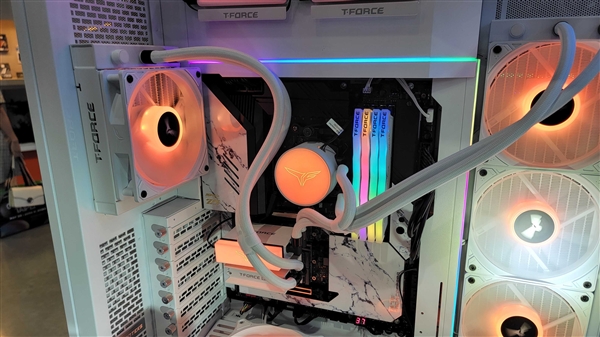 PCIe 5.0 SSD居然用上水冷！温度不可思议、性能依然残血(图3)