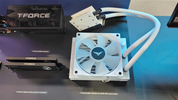 PCIe 5.0 SSD居然用上水冷！温度不可思议、性能依然残血(图1)